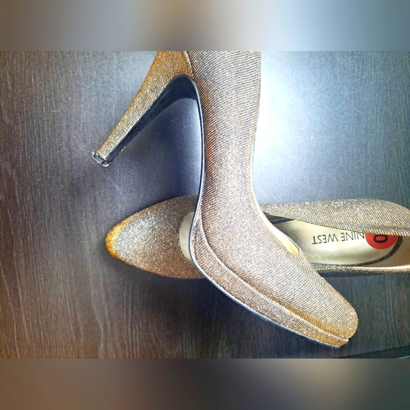 Nine West sparkle heels size 10 fits 9 to 10 - Picture 2 of 3